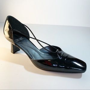 Stuart Black Patent 2.5" Heels Size 7.5